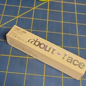 About-Face Light Lock Lip Gloss 4.3ml - Payton New Sealed Box